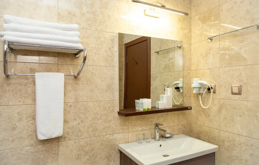 TWIN DOUBLE ROOM