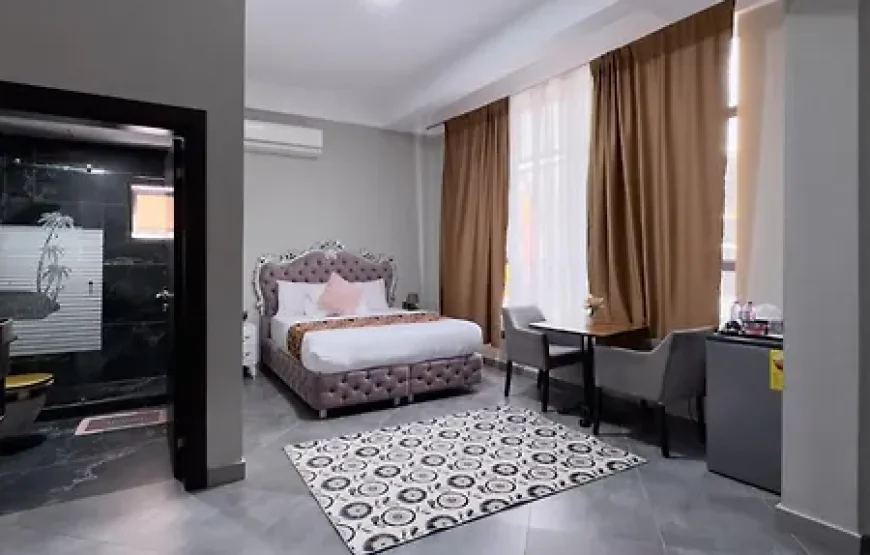 DELUXE ROOM