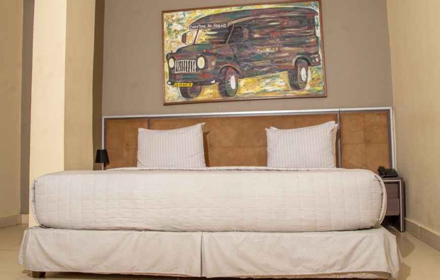 DELUXE ROOM