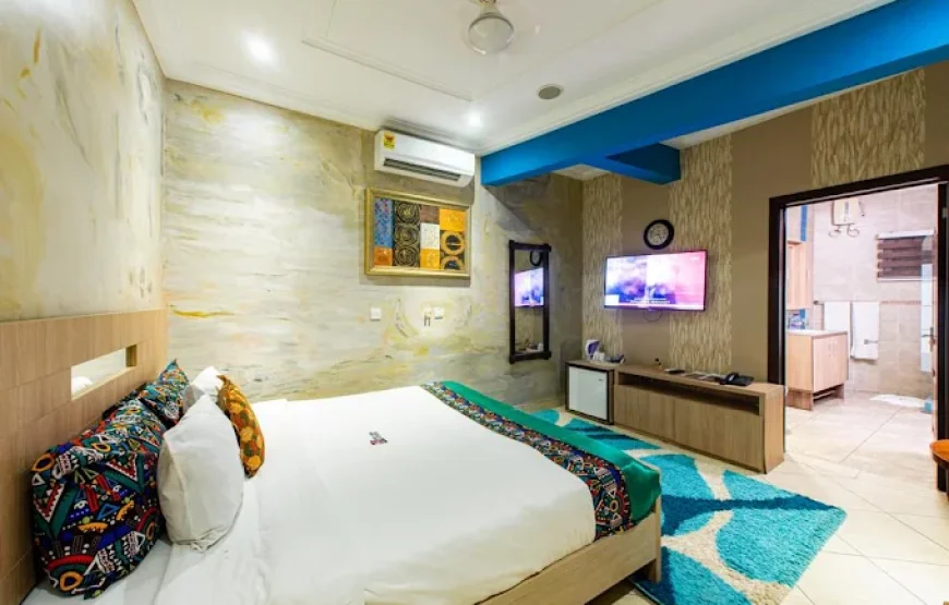 BAYS LUXURY LODGE