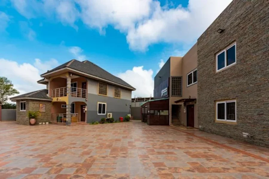 BAYS LUXURY LODGE