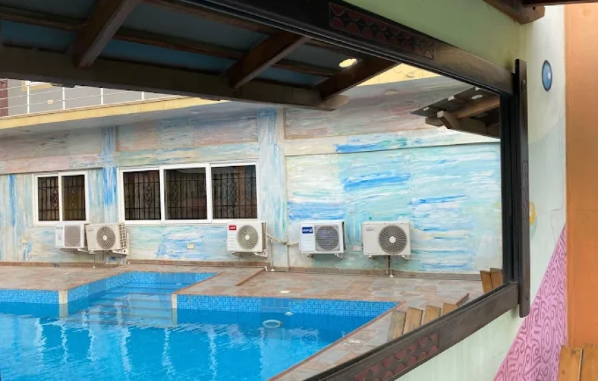 BAYS LUXURY LODGE