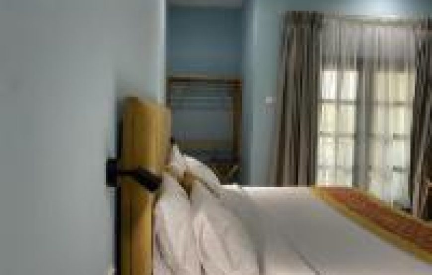 SUPERIOR QUEEN ROOM WITH POOL VIEW