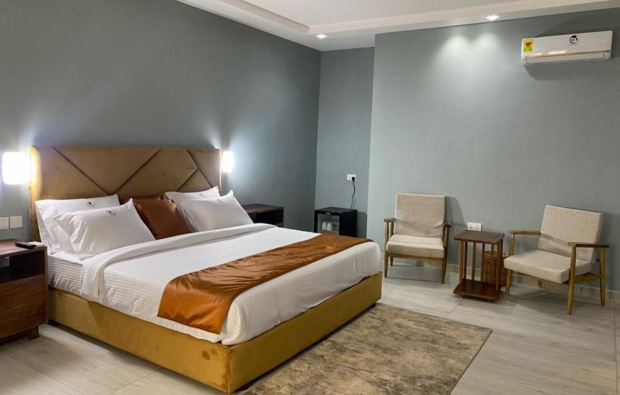 SUPERIOR KING ROOM WITH GARDEN VIEW