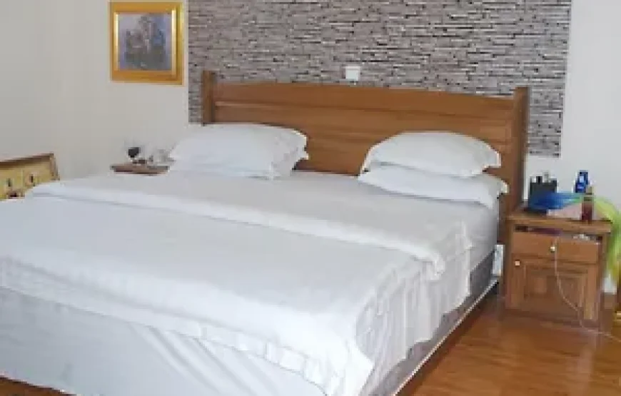 AMPOMAAH HOTEL