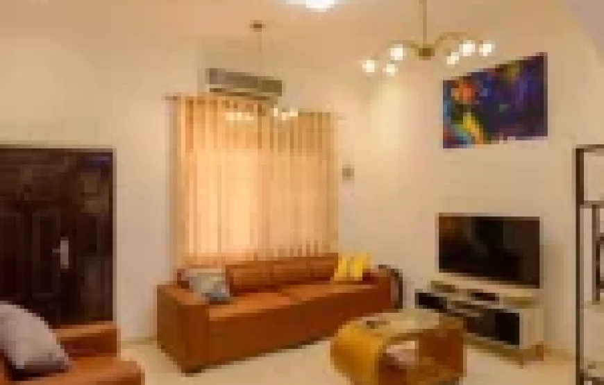 3 BEDROOM APARTMENT- BAYS HOME