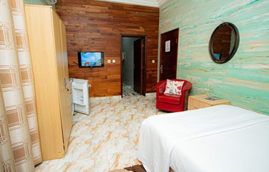 DELUXE ROOM WITH PORCH – BAYS BOUTIQUE