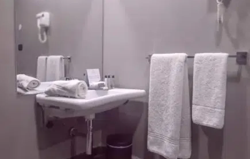 SINGLE STANDARD ROOM