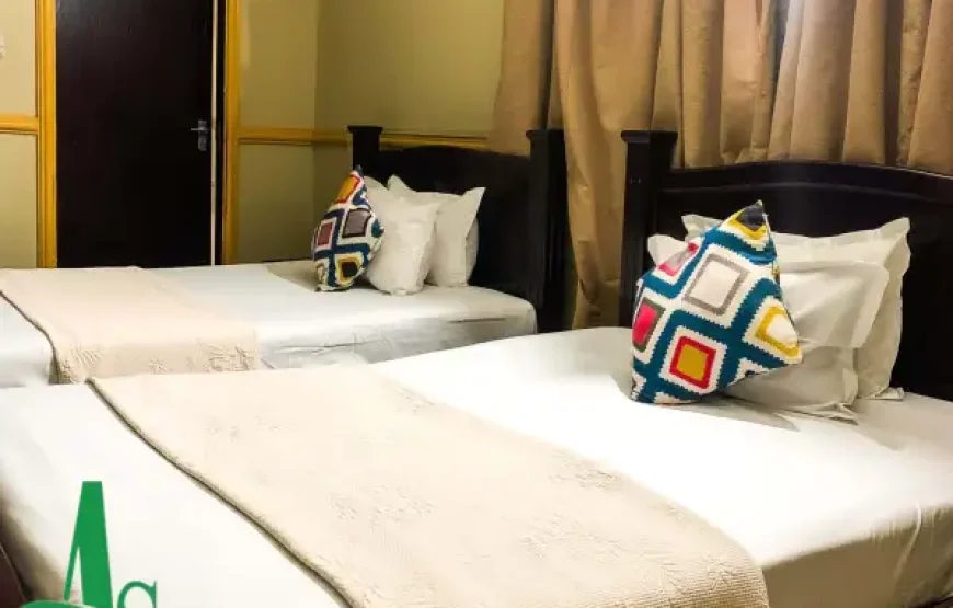 TWIN ROOM