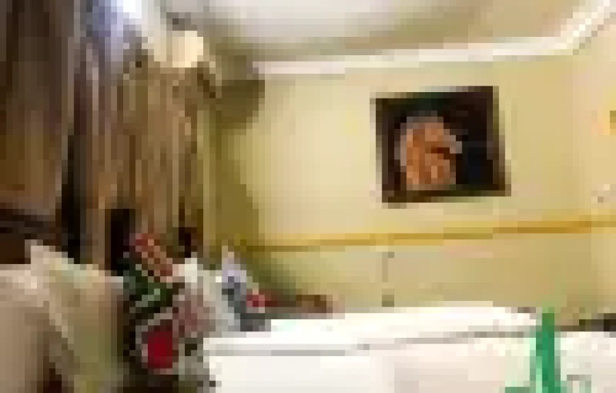 TWIN ROOM