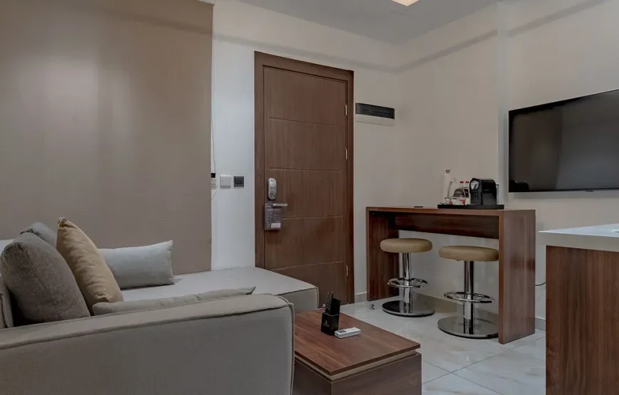 DELUXE ROOM