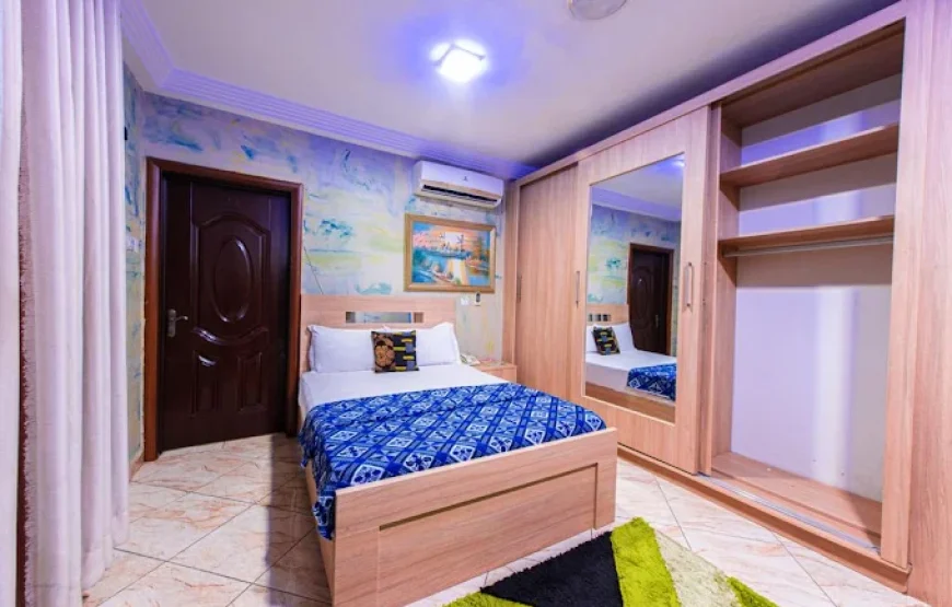 BAYS LUXURY LODGE