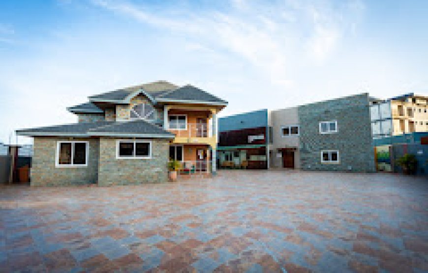 BAYS LUXURY LODGE