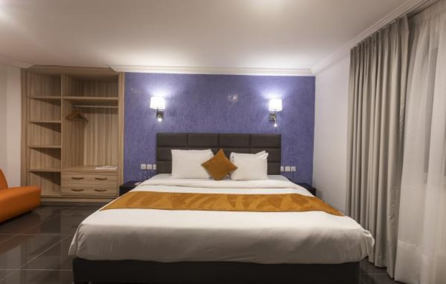 EXECUTIVE SUITE ROOM