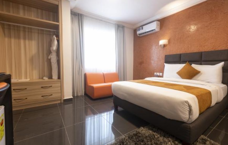 DELUXE ROOM