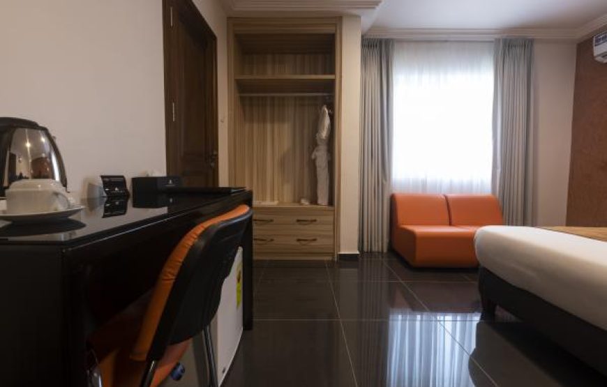 DELUXE ROOM