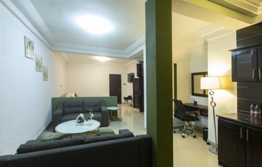 EXECUTIVE SUITE ROOM