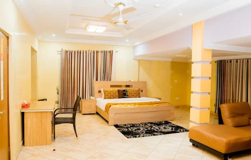 BAYS LUXURY LODGE