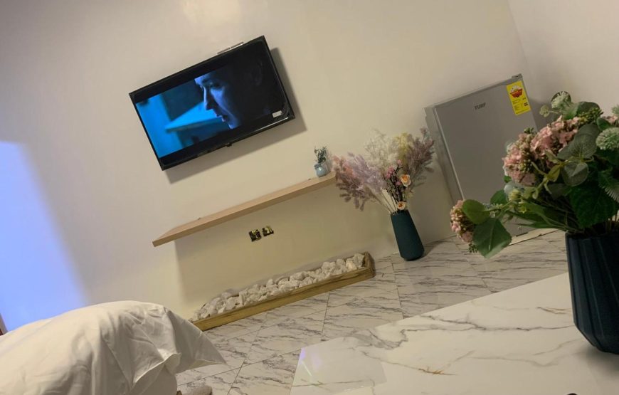 QUEEN ROOM