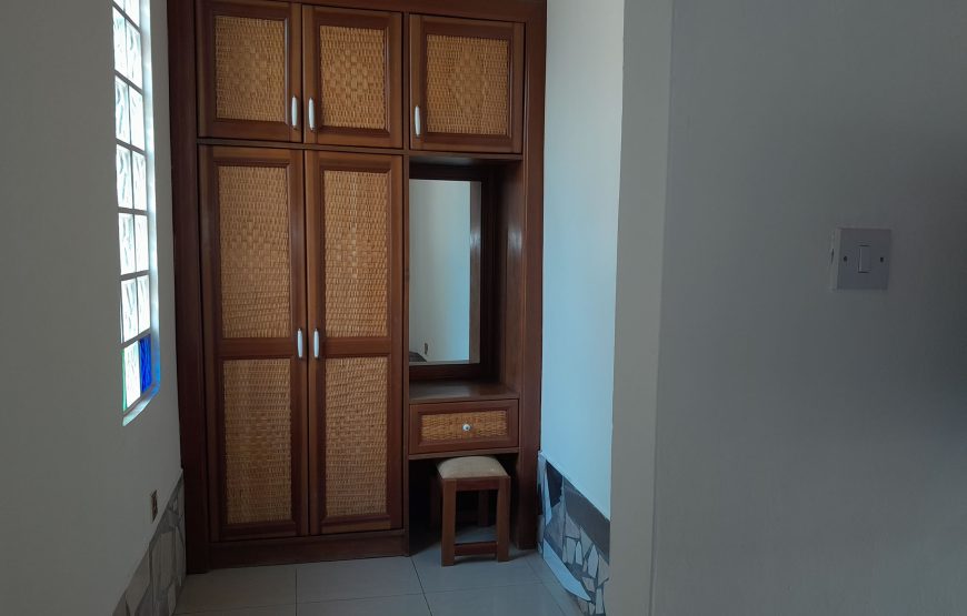 KING ENSUITE ROOM 1