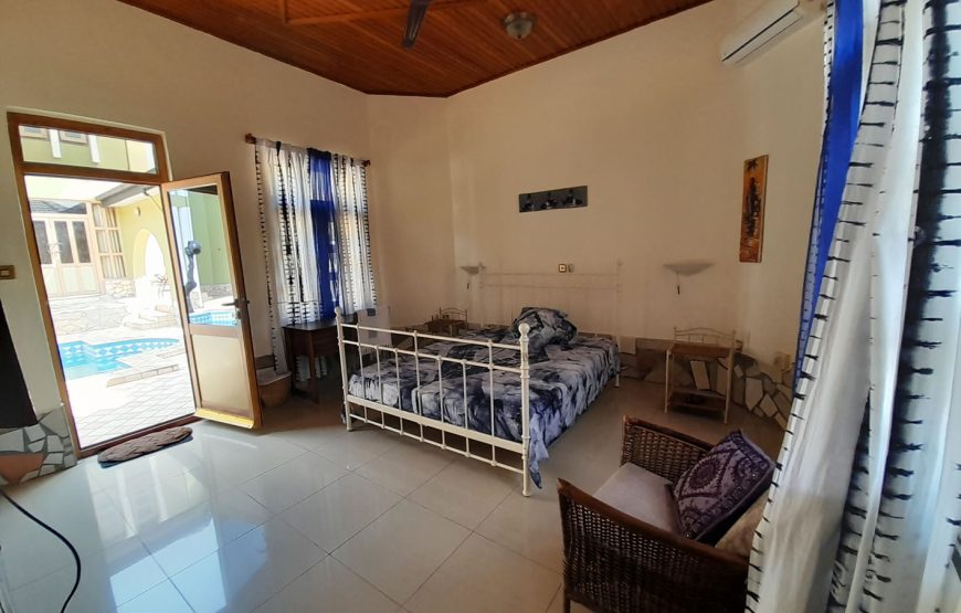 KING ENSUITE ROOM 1