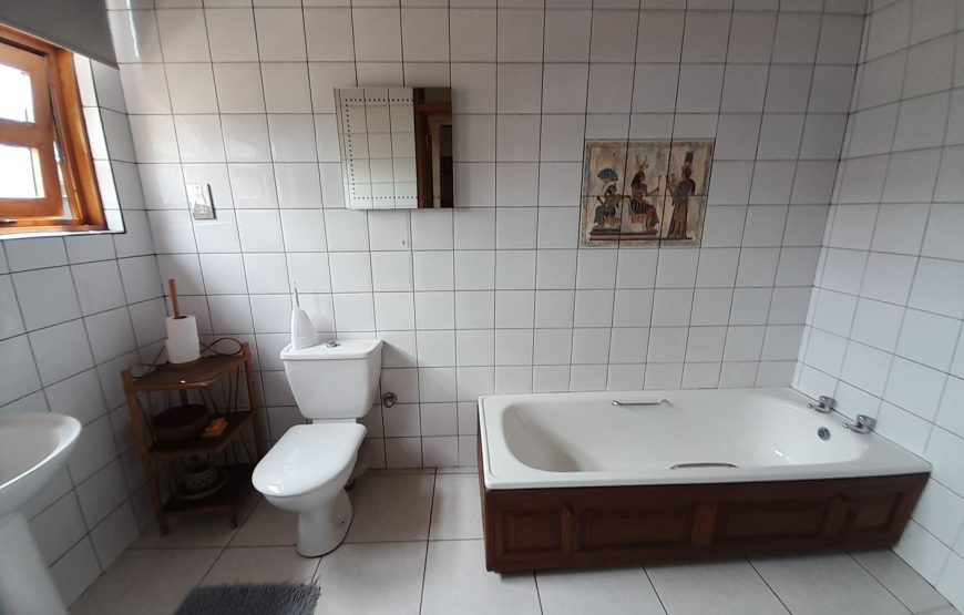 EXECUTIVE ROOM 4