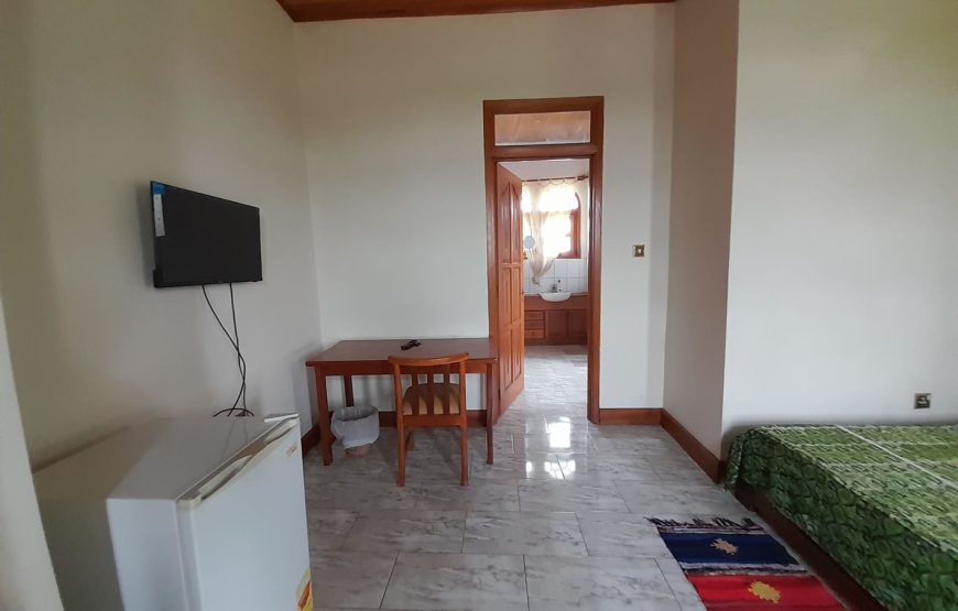 EXECUTIVE ROOM 6