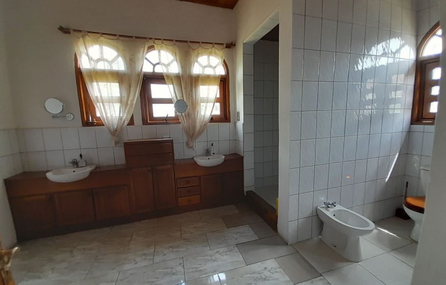EXECUTIVE ROOM 6