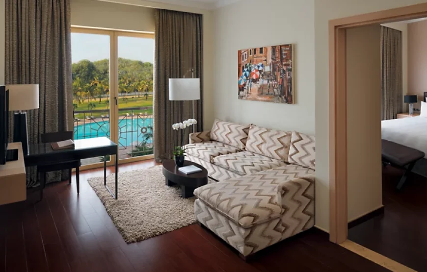 EXECUTIVE SUITE POOL VIEW