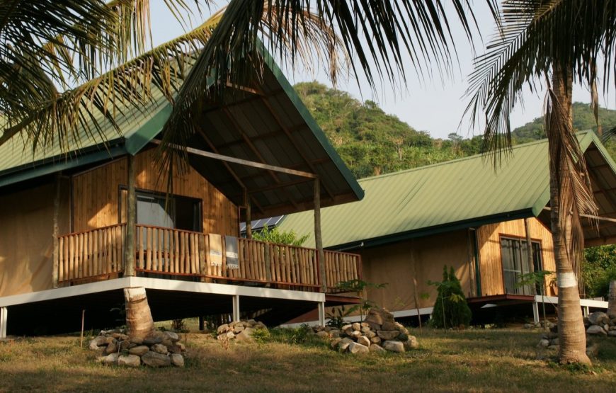 LODGE HUMMINGBIRD-LAKE BOSOMTWE