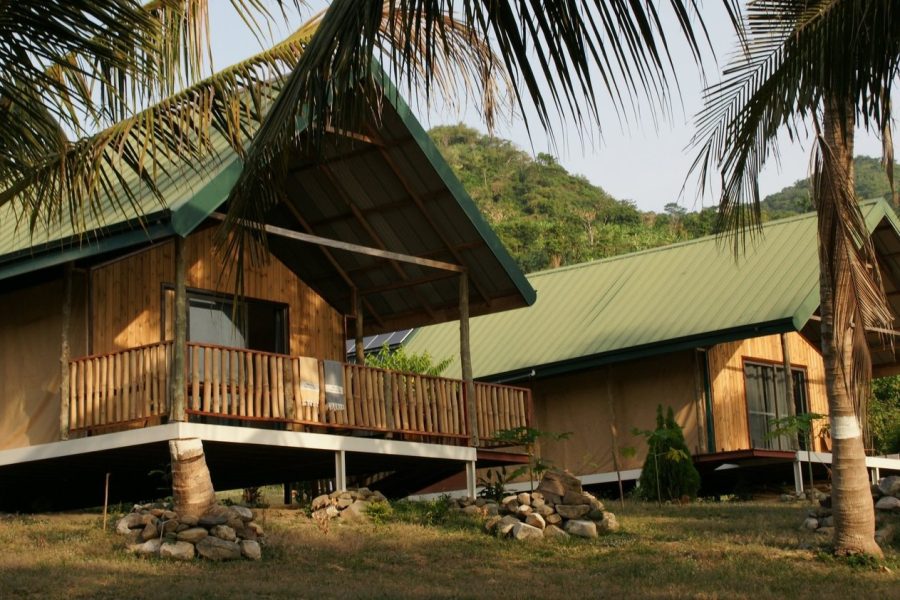 LODGE HUMMINGBIRD-LAKE BOSOMTWE