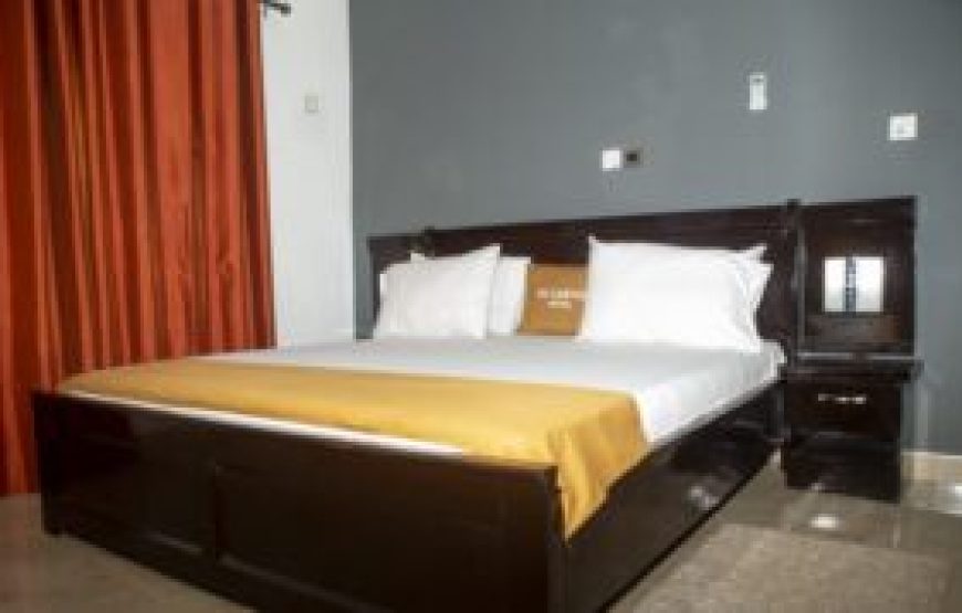 DE-CARTOS HOTEL