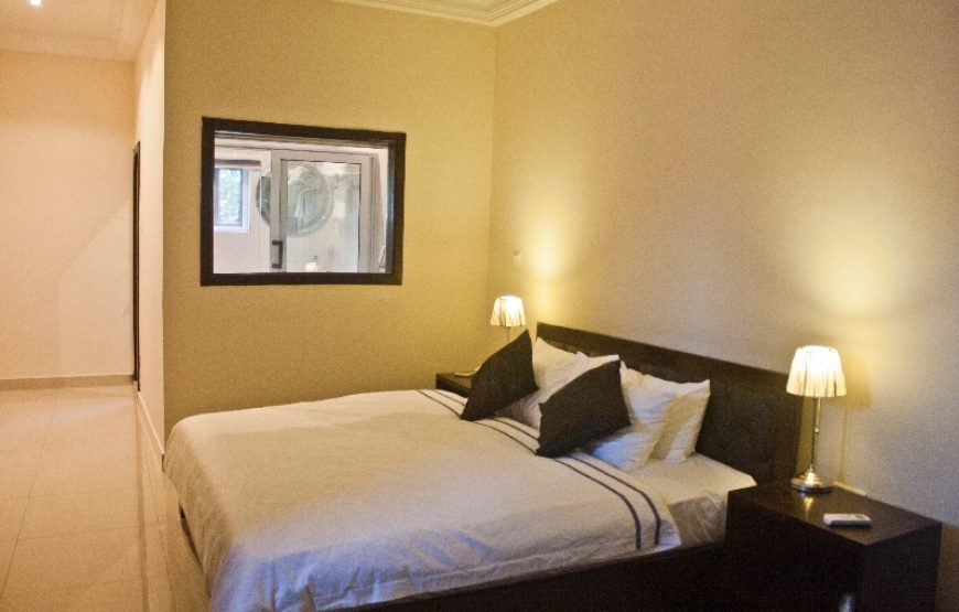 DELUXE KING ROOM