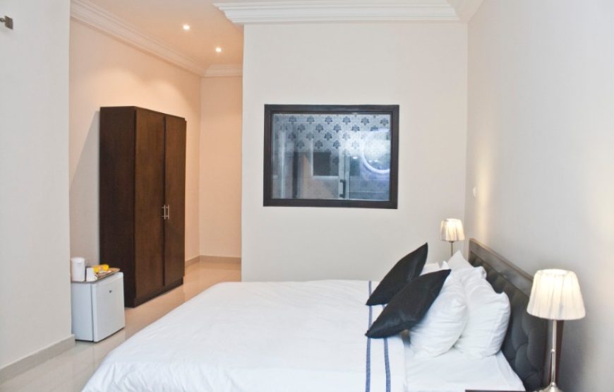 DELUXE KING ROOM