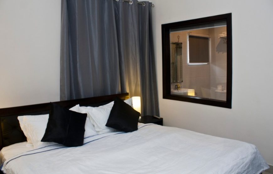 DELUXE KING ROOM
