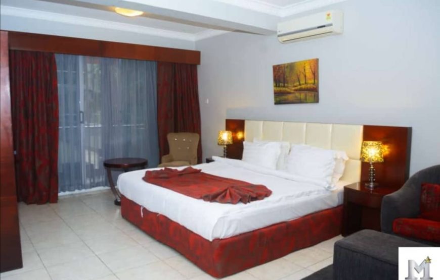 DELUXE KING ROOM