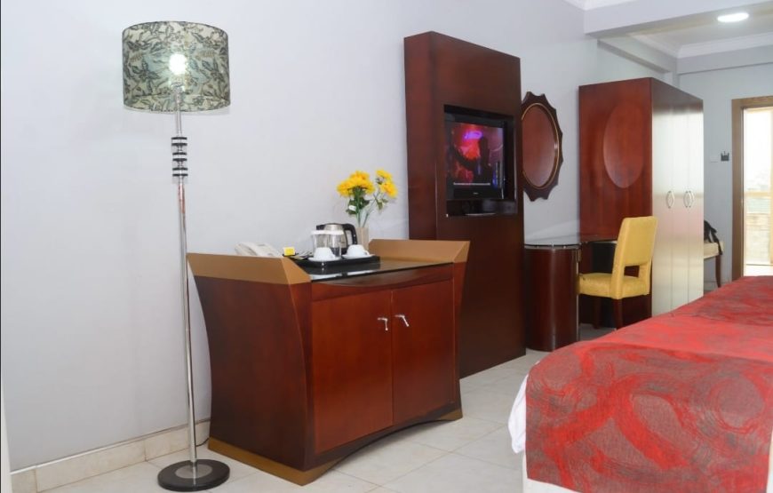 STANDARD QUEEN ROOM