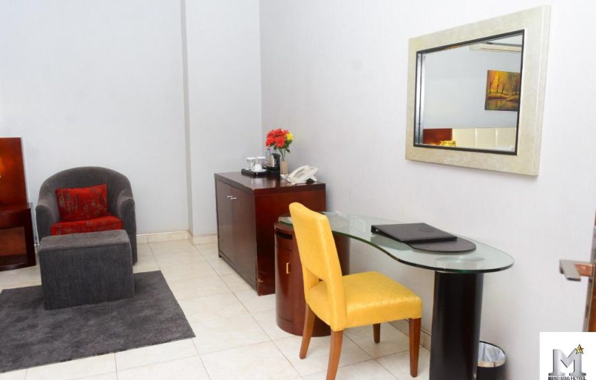 DELUXE KING ROOM