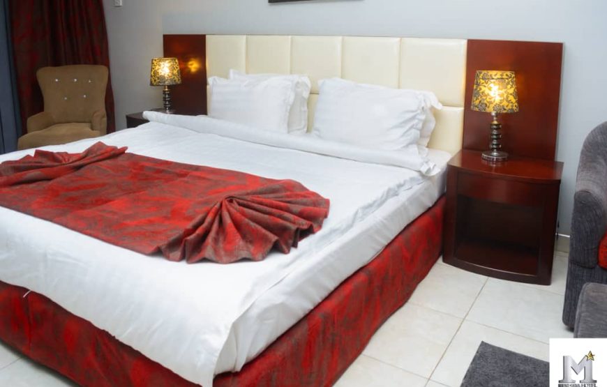 DELUXE KING ROOM