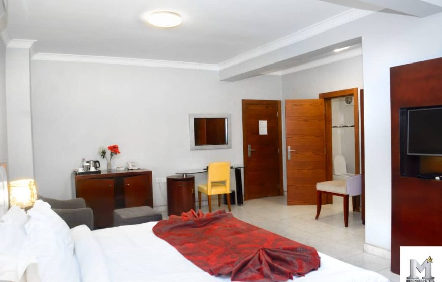 DELUXE KING ROOM