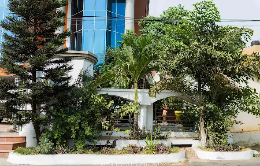MAXLOT HOTEL