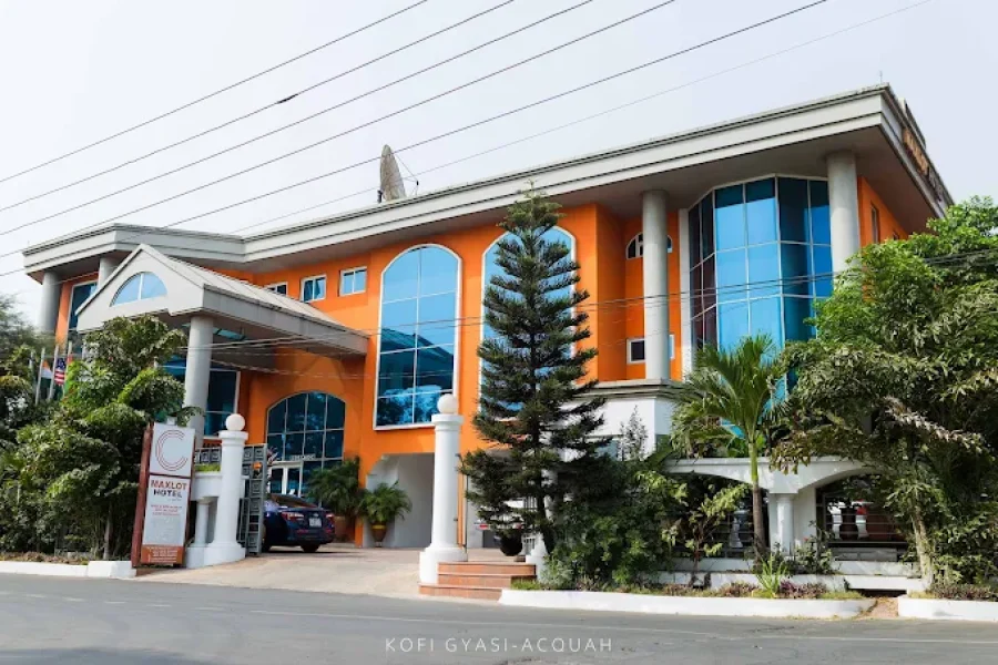 MAXLOT HOTEL