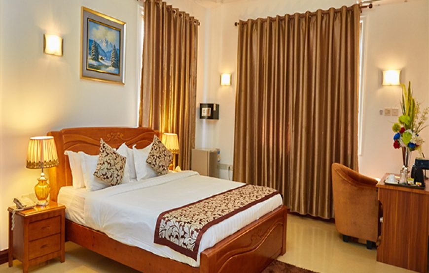 THE SUITE ROOM