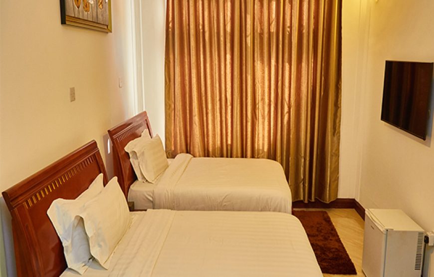 TWIN BEDROOM