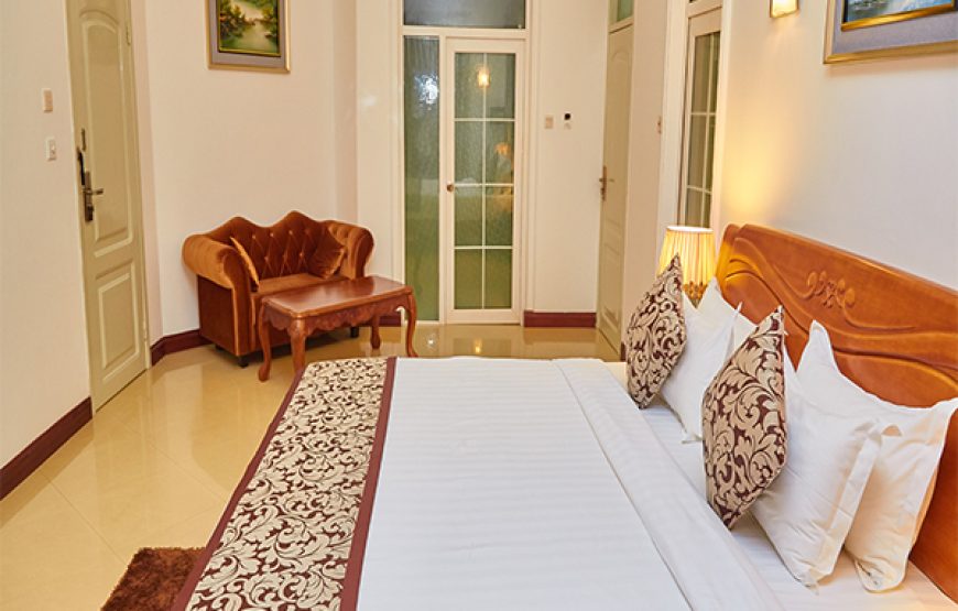 THE SUITE ROOM