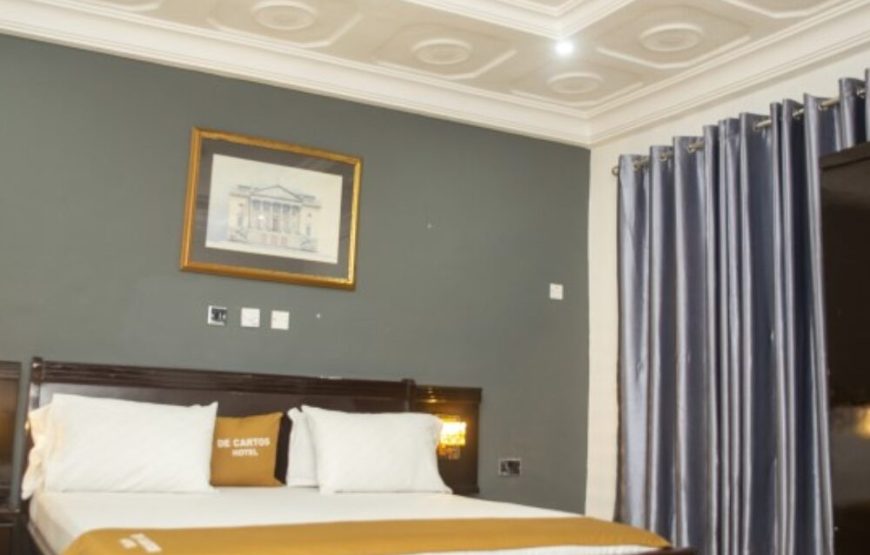 DELUXE ROOM
