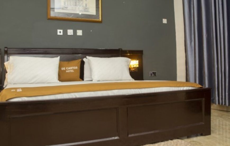 DELUXE ROOM