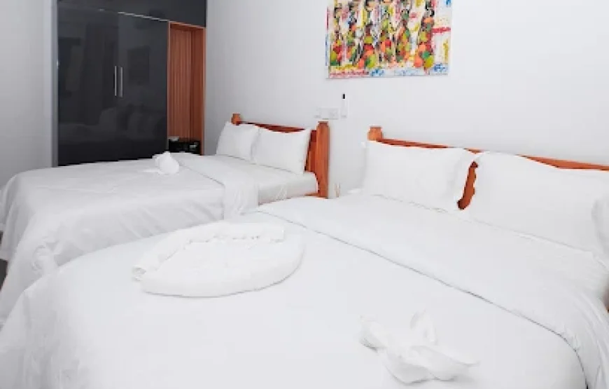 RIVER HILLS HOTEL & SUITES