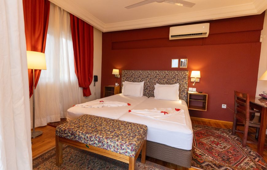 GOLDEN HILL PARKER HOTEL