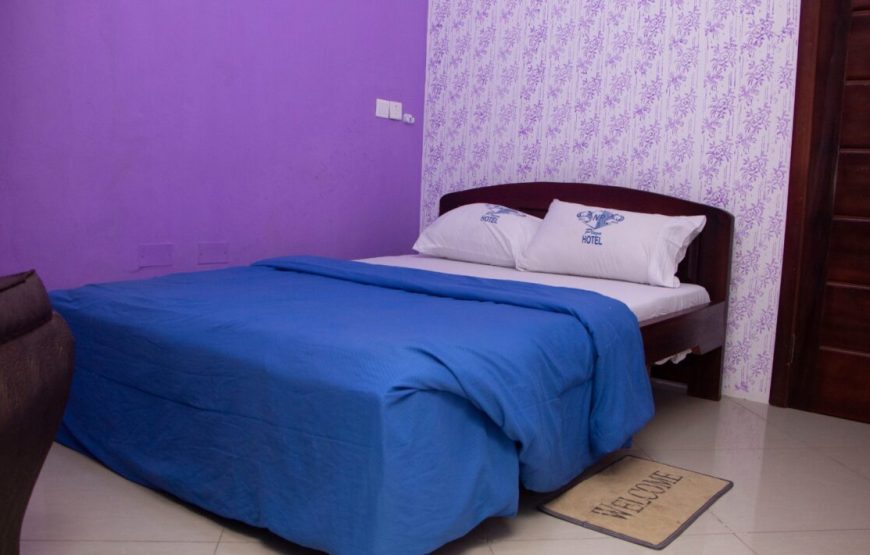 SINGLE ROOM